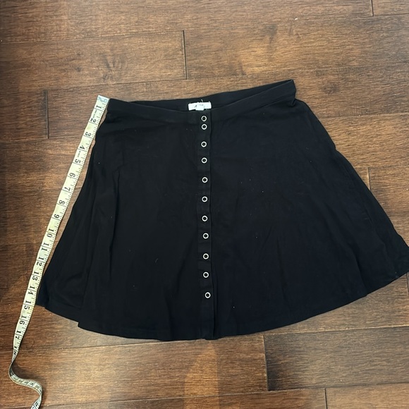 Black mini skirt - Picture 3 of 4